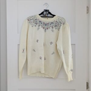 017_Floral Embroidered Cream Sweater
